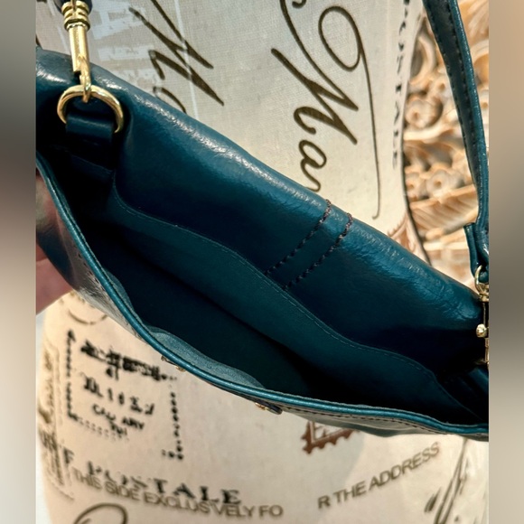 EUC: Relic Teal Crossbody Clutch Purse w/ Built in Wallet - Picture 6 of 10